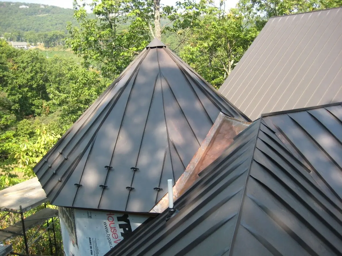 Professional Roof Tarp Installation by Craftsman Roofing in Manoa